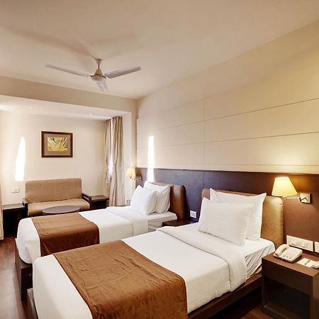 Whispering Palms Hotel Jaipur Exterior photo