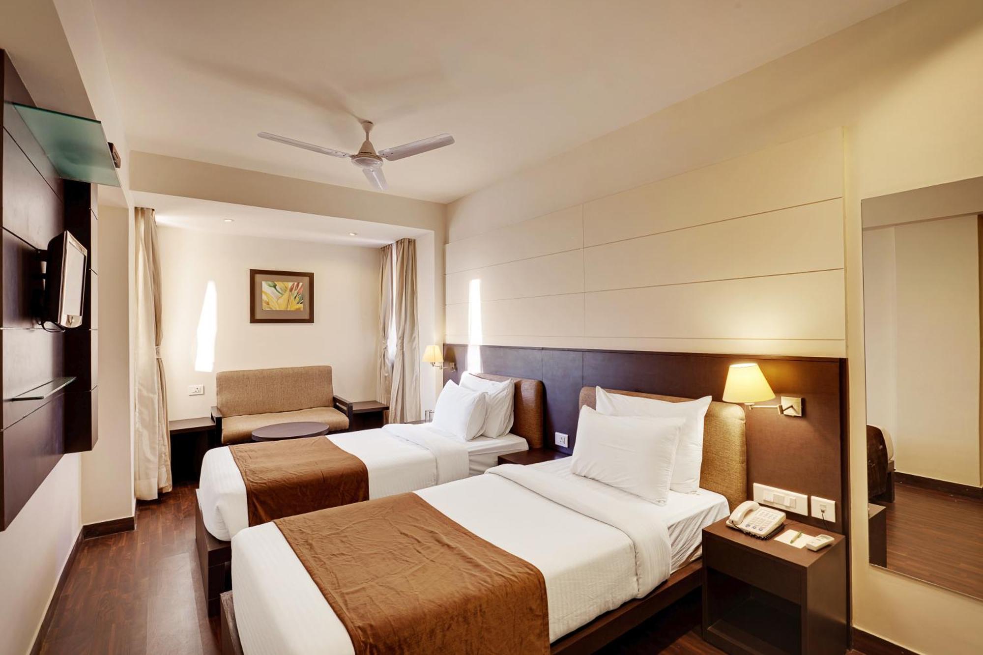 Whispering Palms Hotel Jaipur Exterior photo
