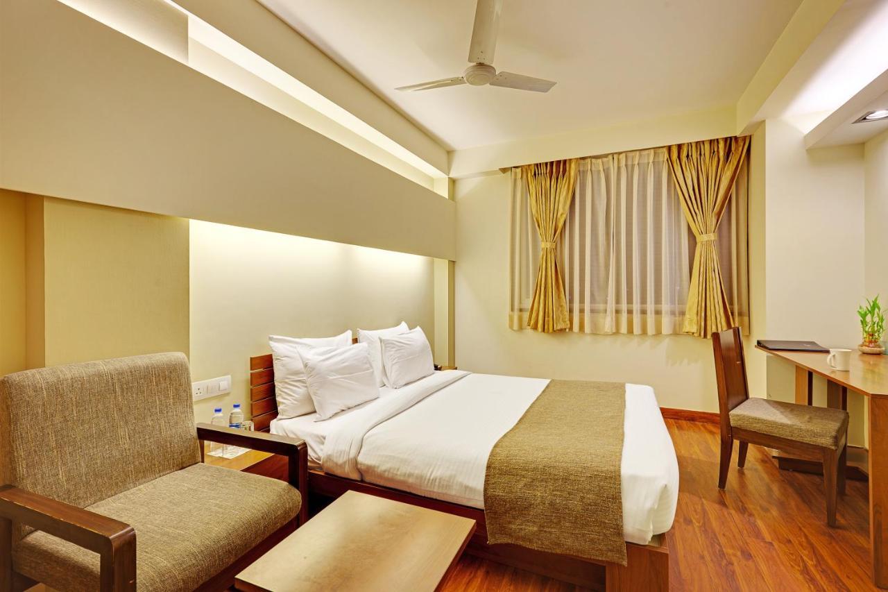 Whispering Palms Hotel Jaipur Exterior photo